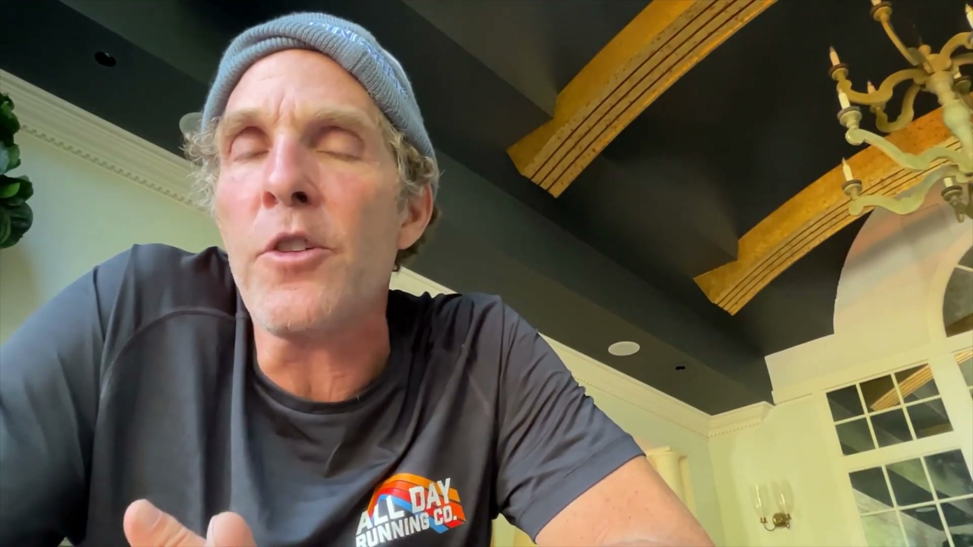 Itzler explaining the grit baseline concept from ultramarathon experience